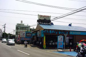 店舗デザイン｜看板製作・施工｜カー用品［神奈川 看板サイン専門店］ワールドワンサイン