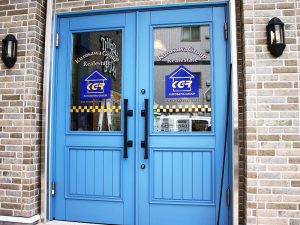 店舗デザイン｜看板製作・施工 ｜ウィンドウサイン［神奈川 看板サイン専門店］ワールドワンサイン