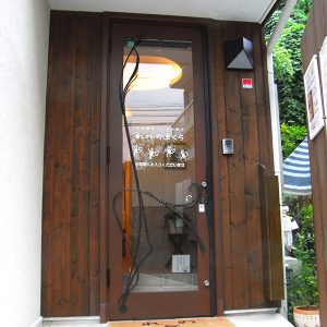 店舗デザイン｜看板製作・施工 ｜ウィンドウサイン［神奈川 看板サイン専門店］ワールドワンサイン
